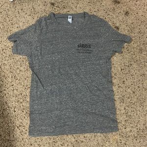Gray Siggi’s tee